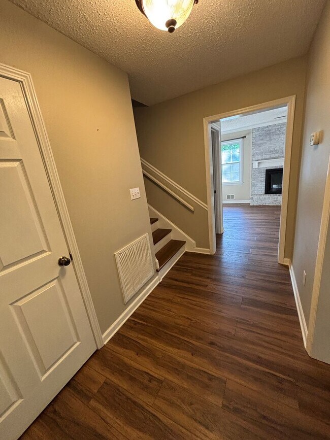 Building Photo - Space, Privacy & Flexibility – All in One Stunning Property