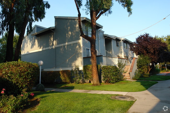 Building Photo - Meadowbrook