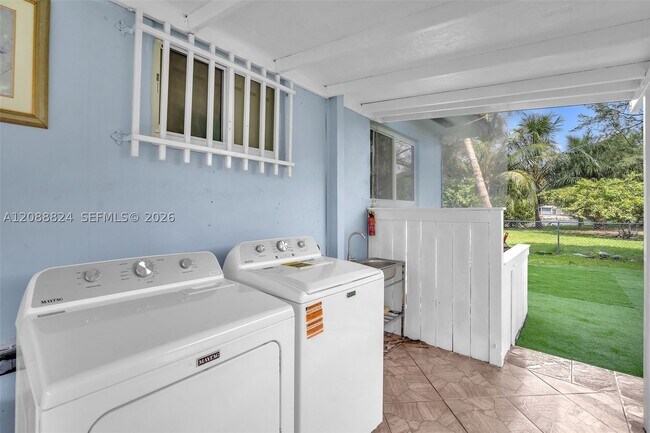 Building Photo - 1255 NW 32nd Ct