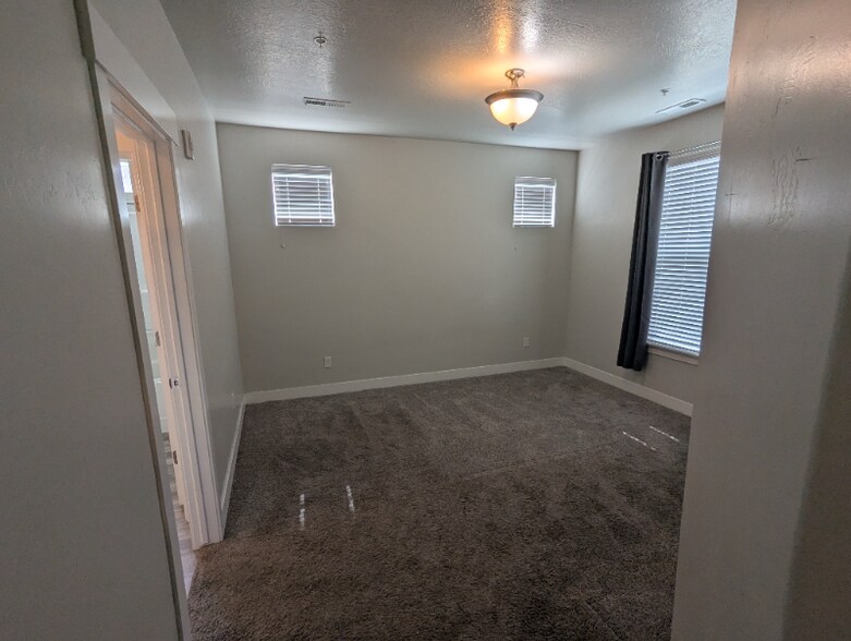 Building Photo - 14474 S Renner Ln