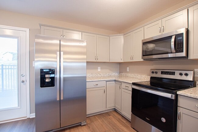 Building Photo - Like New Two Bedroom!