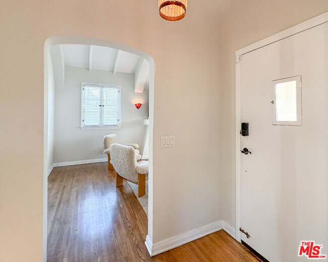 Building Photo - 345 Westbourne Dr