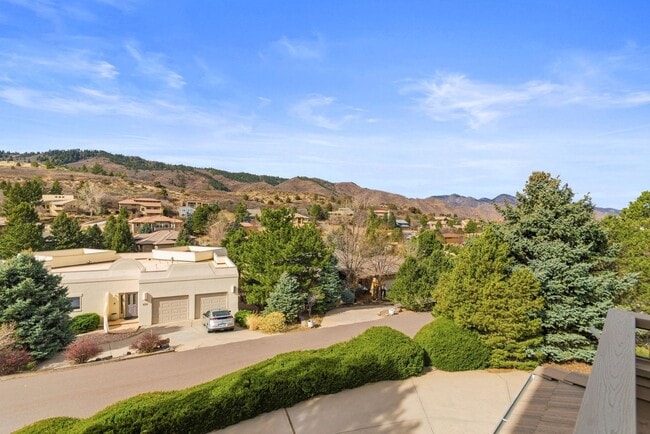 Building Photo - Stunning Fully Furnished Home in Roxborough Park!