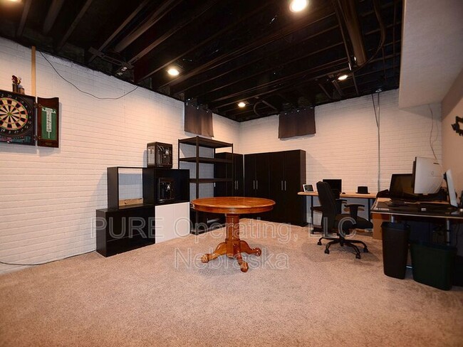 Building Photo - 2003 Crest Ridge Dr