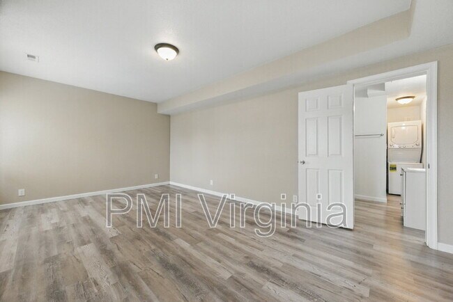 Building Photo - 1619 E Ocean View Ave
