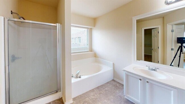 Building Photo - 2816 Mission Tejas Dr