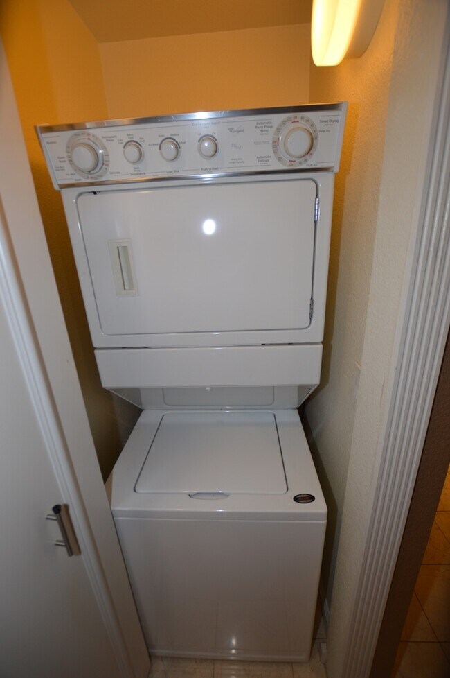 Building Photo - Meridian FURNISHED 2 BDR /2 BATH Luxury Co...