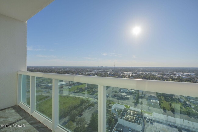 Building Photo - 231 Riverside Dr