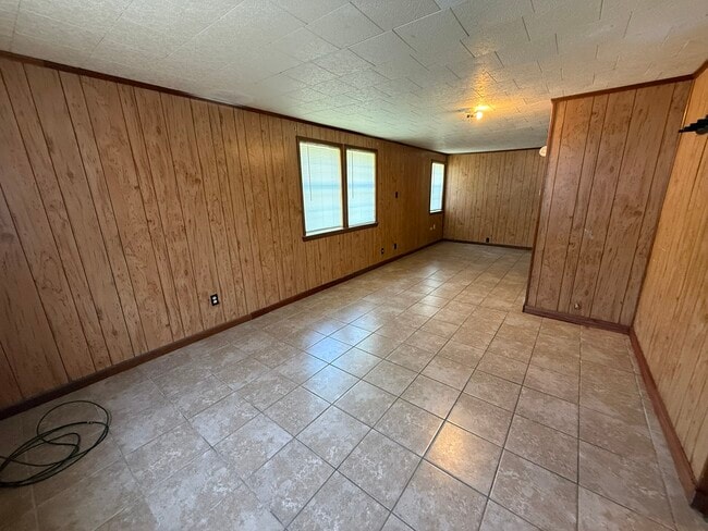 Building Photo - 4848 Saphire Ave