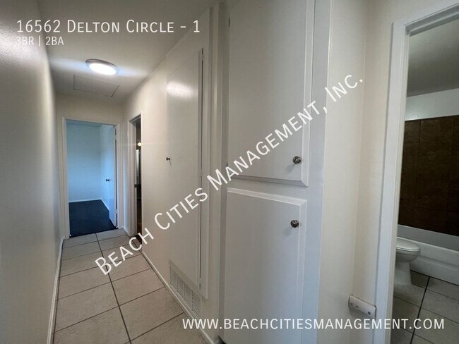 Building Photo - 16562 Delton Cir