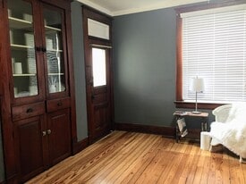 Building Photo - 726 N Columbus St