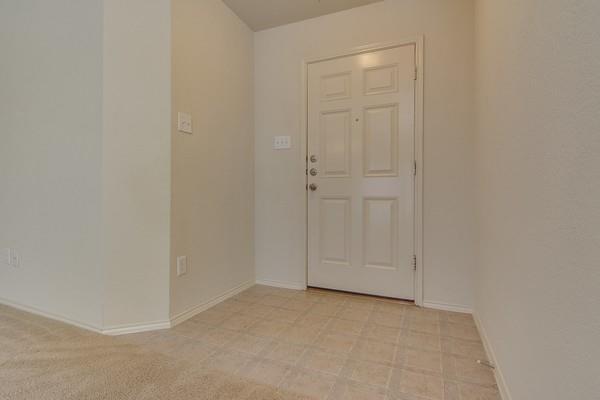 Building Photo - 621 Woodpecker Ln