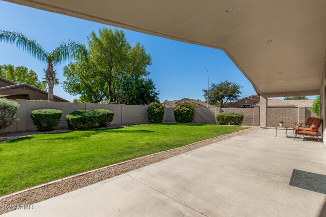 Building Photo - 2283 E Torrey Pines Pl