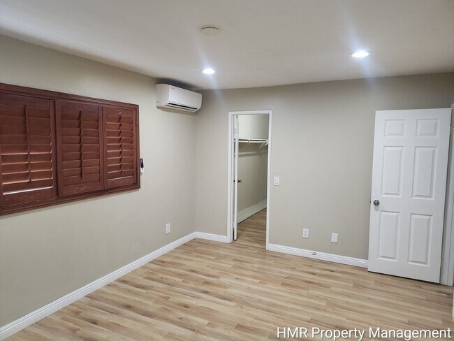 Building Photo - Large Condo in Claremont