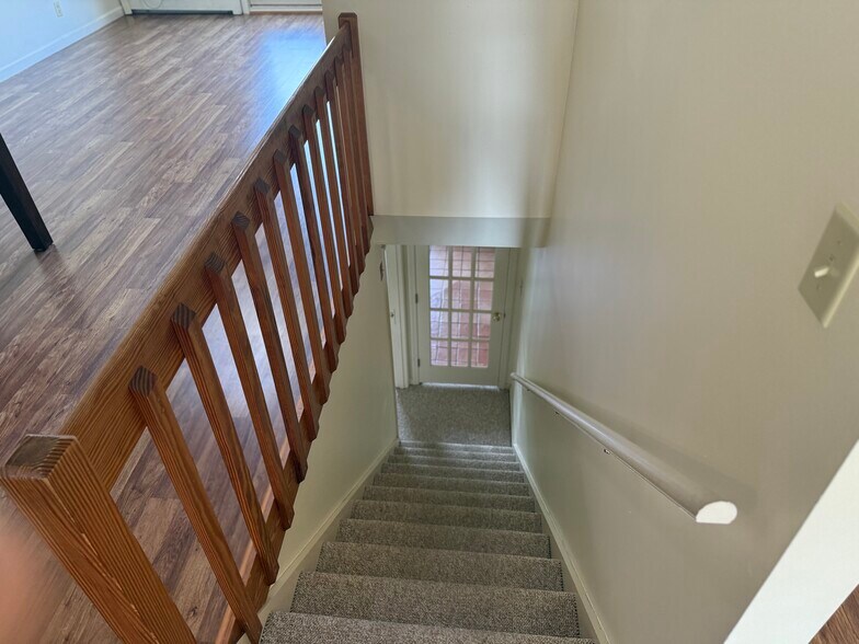 Building Photo - 243 Eastview Cir