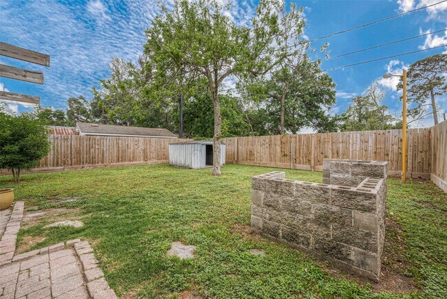 Building Photo - 306 Graceland St