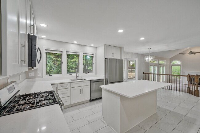 Building Photo - 4287 Exeter Dr