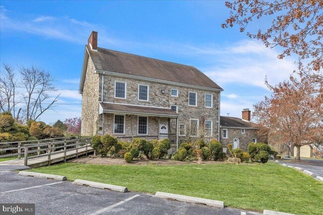 Building Photo - 2331 Mt Hebron Dr