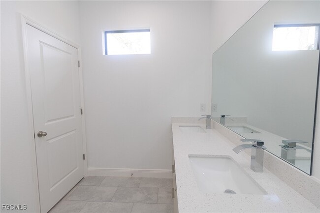 Building Photo - 1087 Rugby Cir