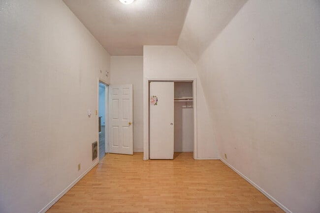 Building Photo - COUNTRY LIVING JUST OUTSIDE Of washougal