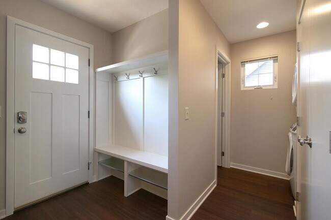 Building Photo - 289 E 19th St