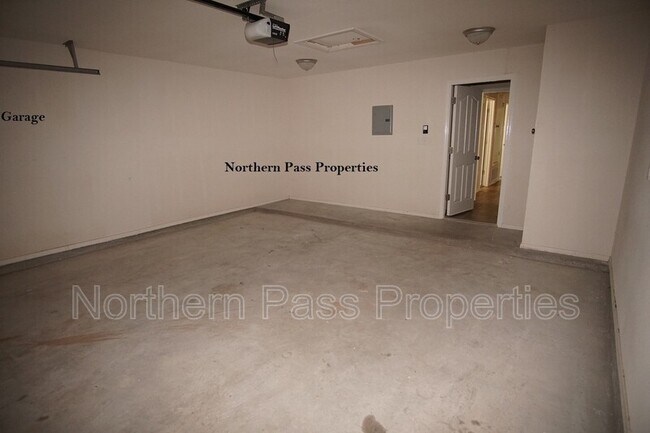 Building Photo - 10692 Canyon Sage Dr