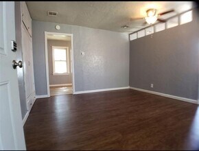 Building Photo - 1013 Elm Ave