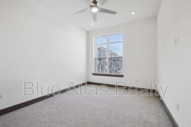 Building Photo - 2700 Old Denton Rd