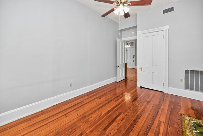 Building Photo - 215 E University Ave