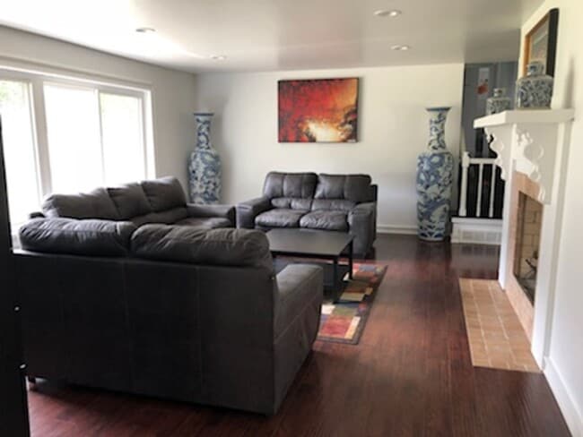 Building Photo - 3500 sq ft home with huge yard in Olympus ...