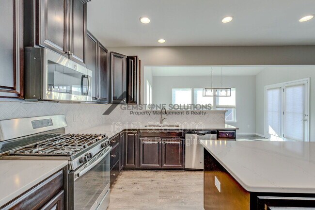 Building Photo - 2704 Orleans Dr