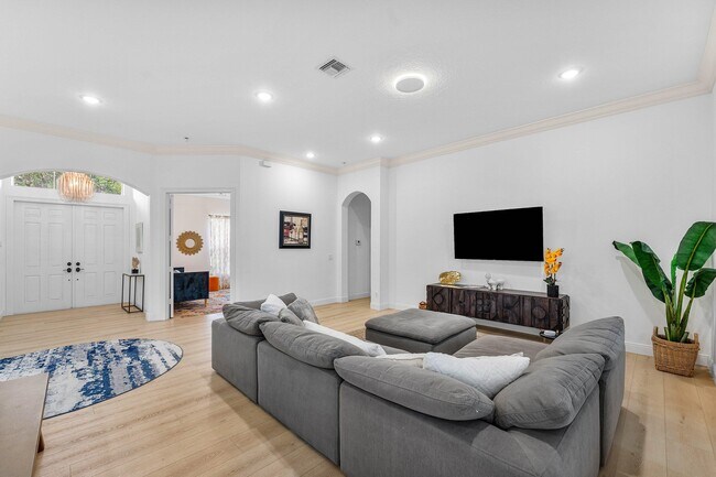 Building Photo - 2068 Wightman Dr