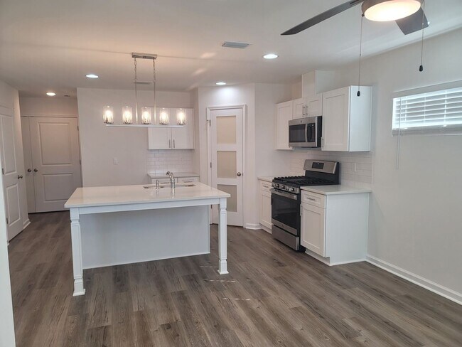 Building Photo - NEWER CONSTRUCTION! Modern NE 3/2.5 w/ Stainless Steel Appliances, Granite Counters, Washer, Drye...