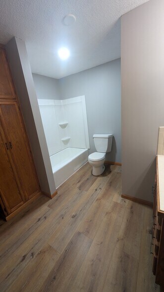 Building Photo - 1914 Hageman Ave