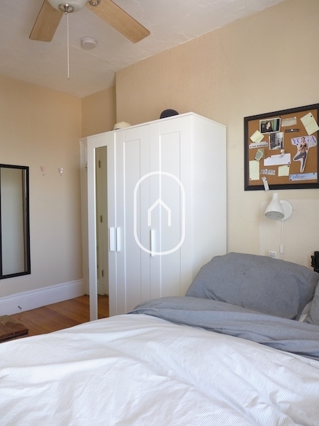 Building Photo - 49 Delle Ave