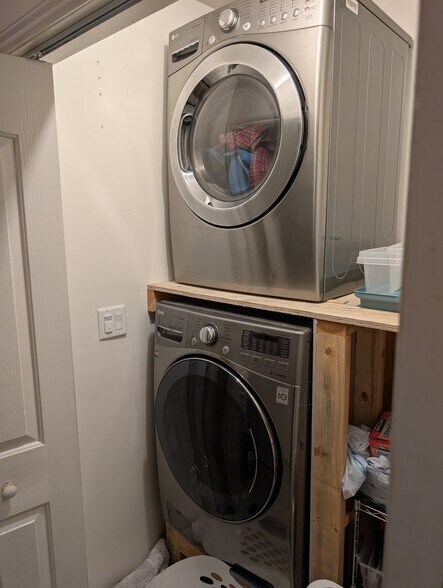 Building Photo - 5011 Stacy St