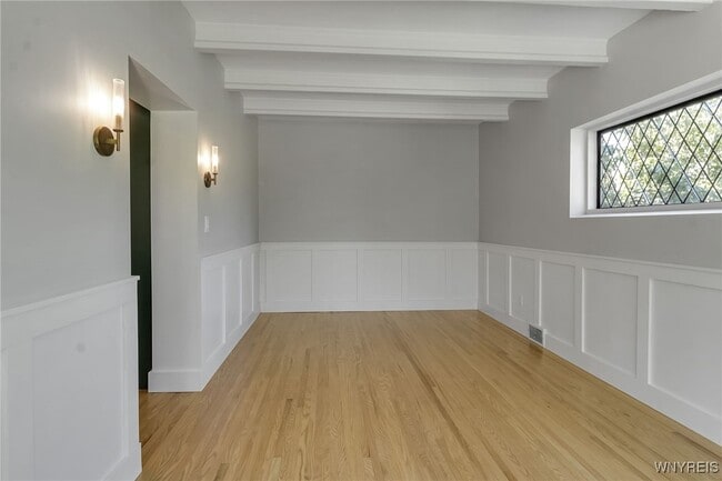 Building Photo - 305 Girard Ave