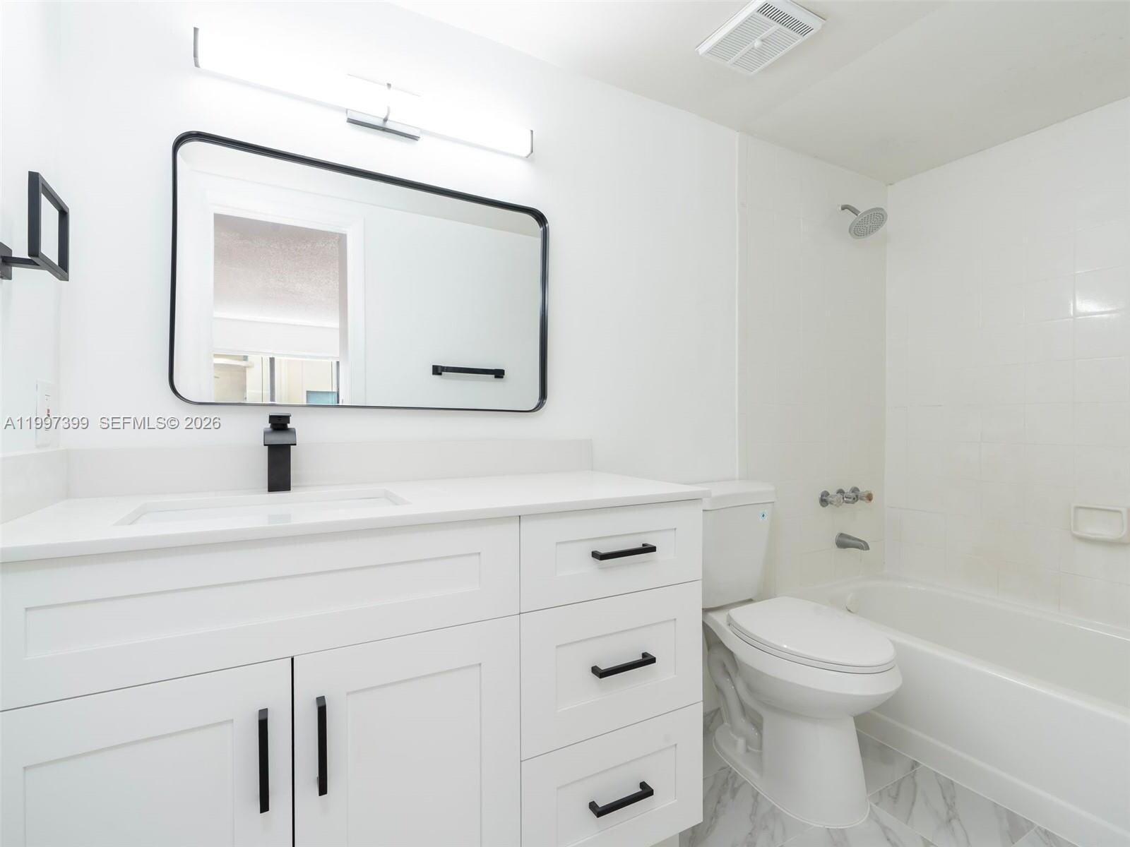 Building Photo - 1490 W 42nd Pl