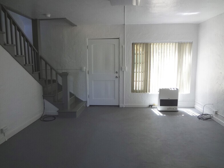 This picture is of a similar unit - layout is just a bit different in #5 - 473-455 Johnstonville Rd