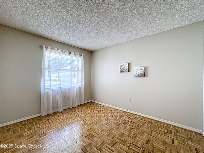 Building Photo - 3033 Dunhill Dr