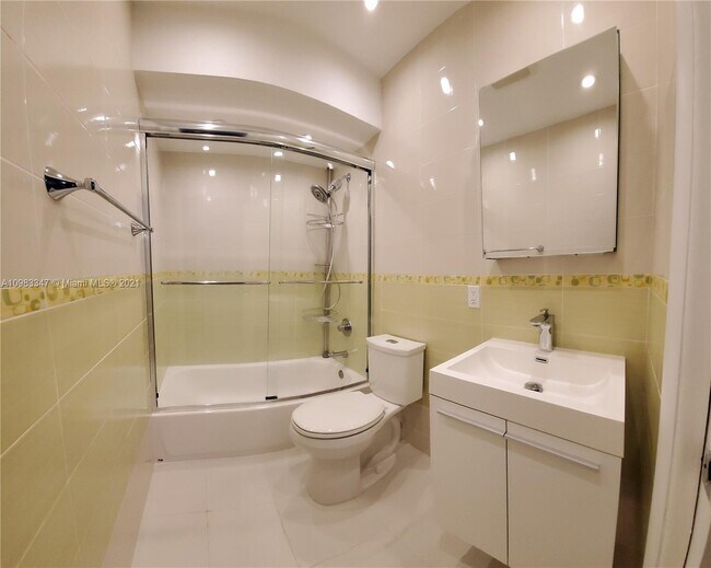 Building Photo - 6518 SW 129th Ave