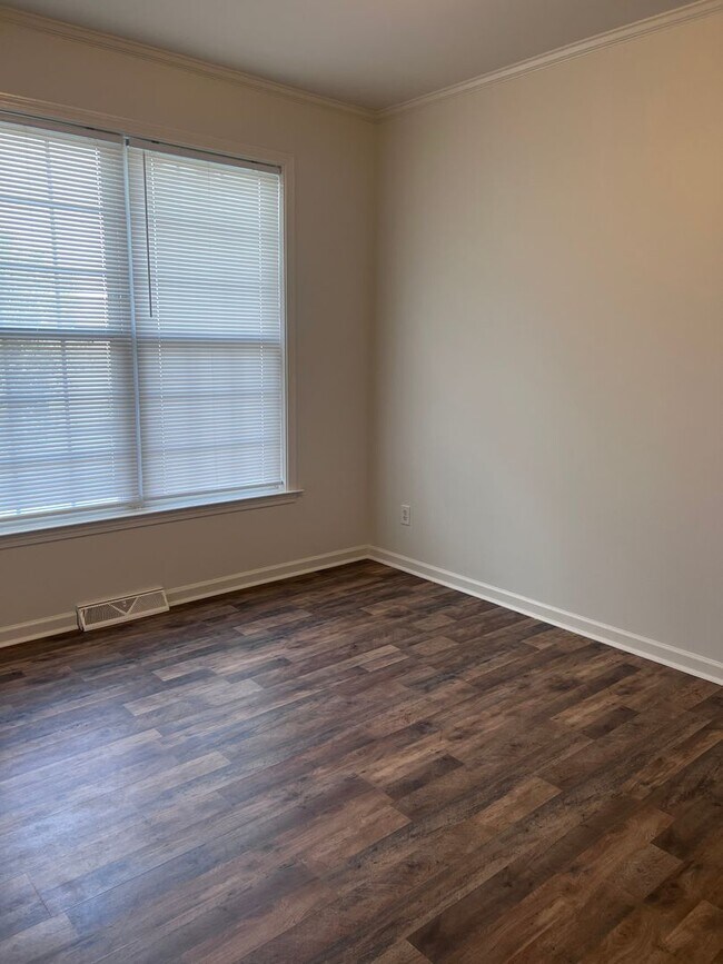 Building Photo - 27 Spicewood Rd