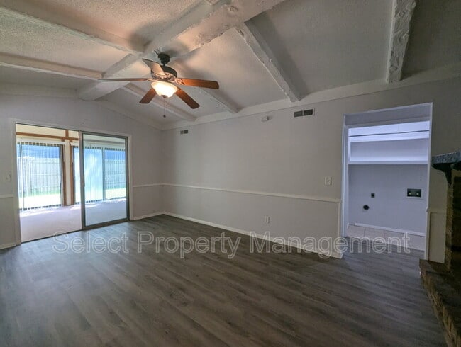 Building Photo - 4130 Thorton Dr