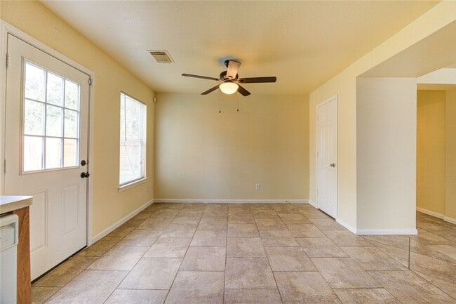 Building Photo - 6422 Mildenhall Ct