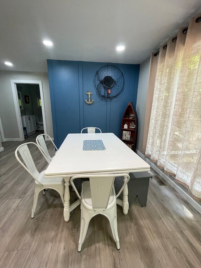 Dining Room - 5804 Barnhart Rd