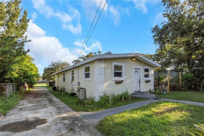 Building Photo - 906 Jurgens St