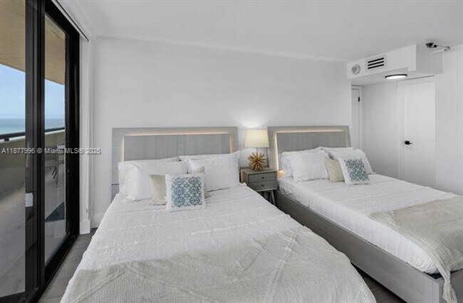 Building Photo - 2555 Collins Ave