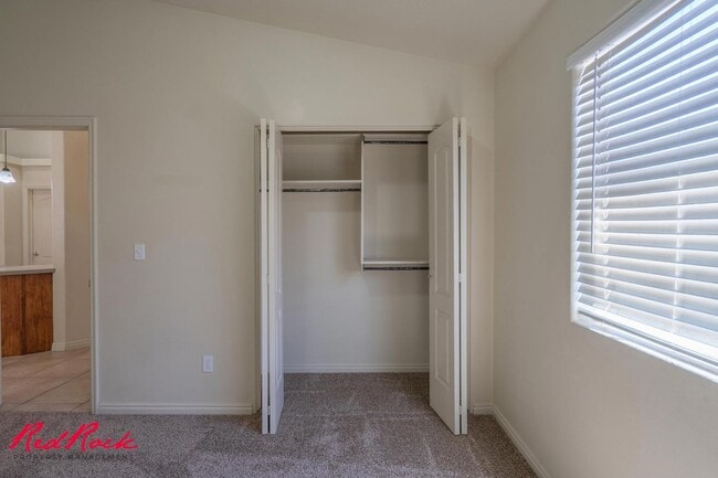 Building Photo - Fresh Carpet! Spacious 5-Bedroom Townhome
