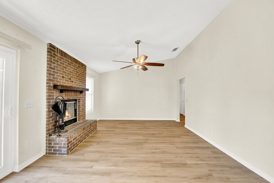 Building Photo - 7525 Melody Ln