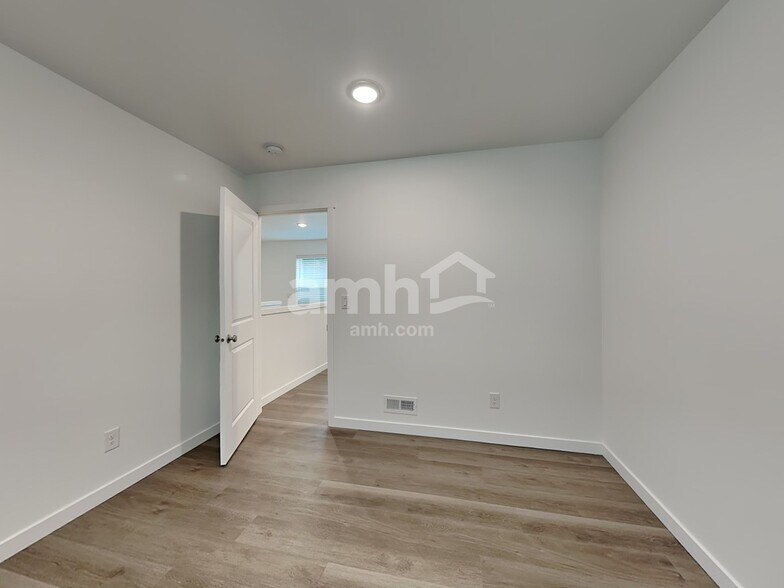 Building Photo - 5036 Washington St SE